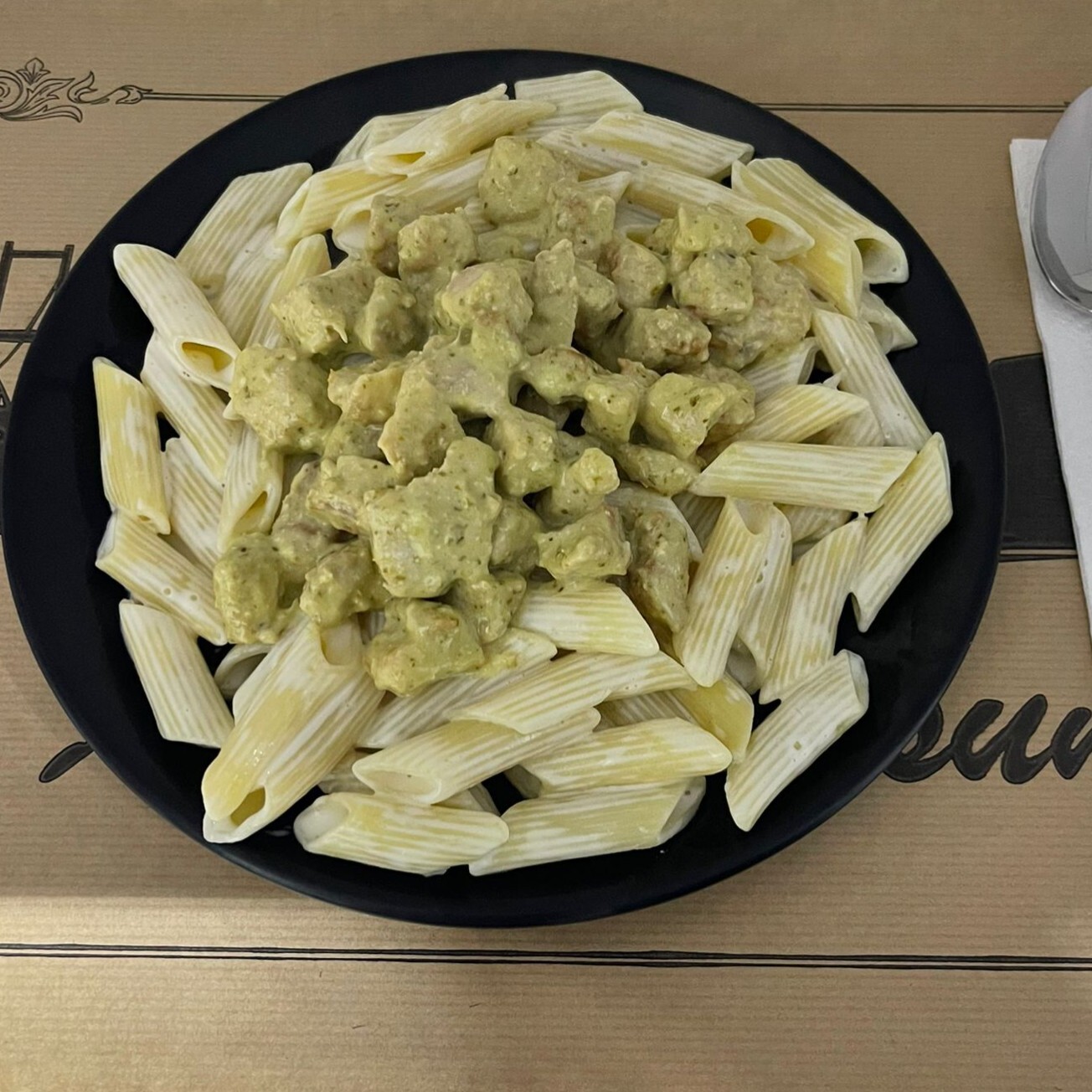 Pesto Soslu Tavuk Penne Makarna