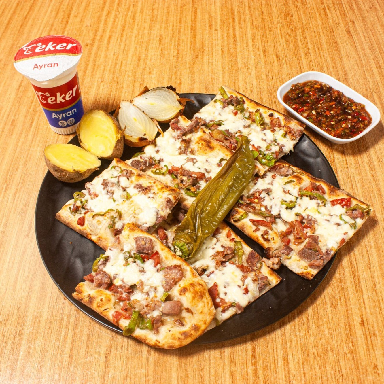 Kuşbaşılı Mevlana Pide + Ayran
