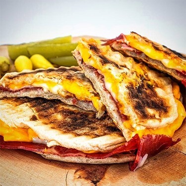 Yumurtalı Pastırmalı Bazlama