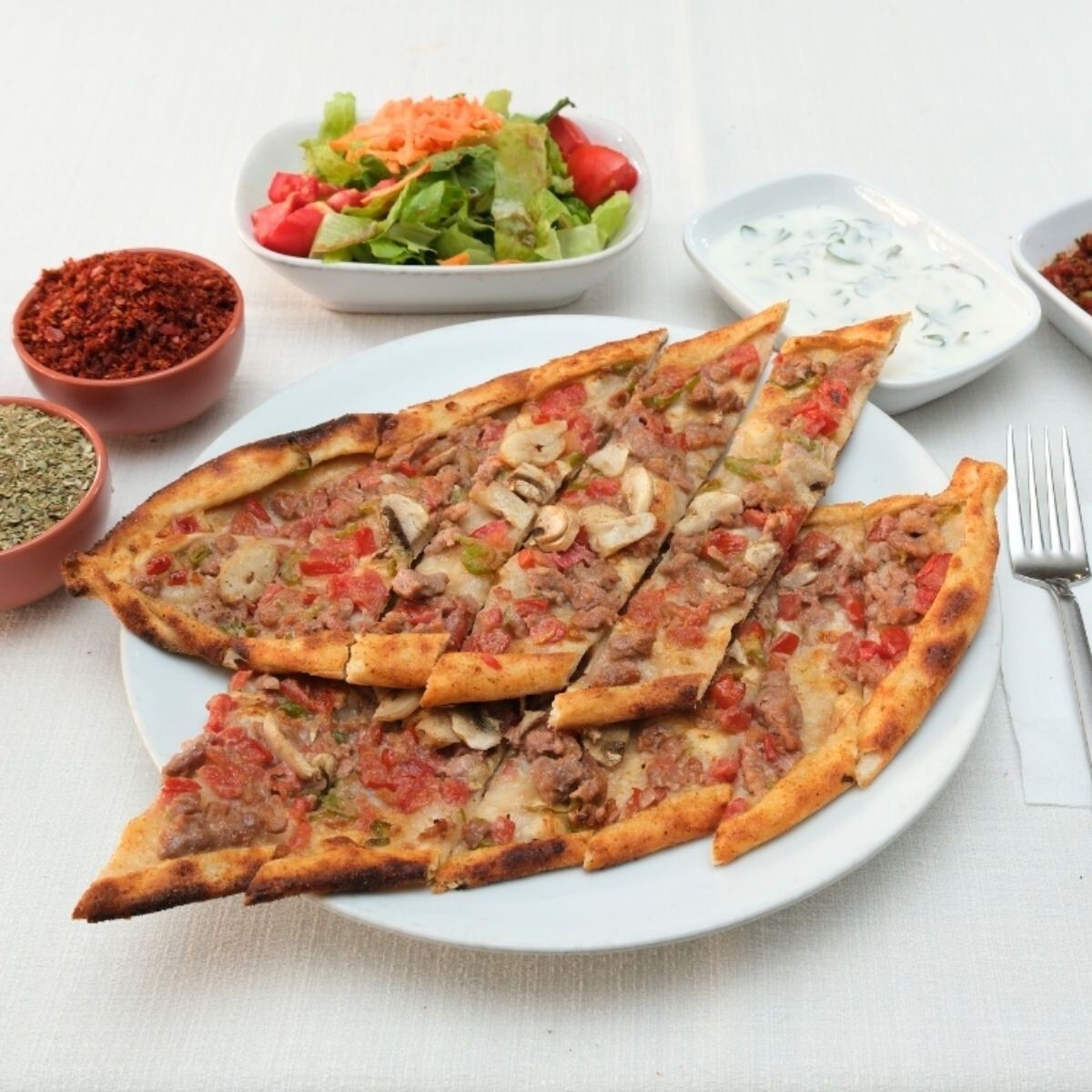 Kuşbaşılı Mantarlı Pide