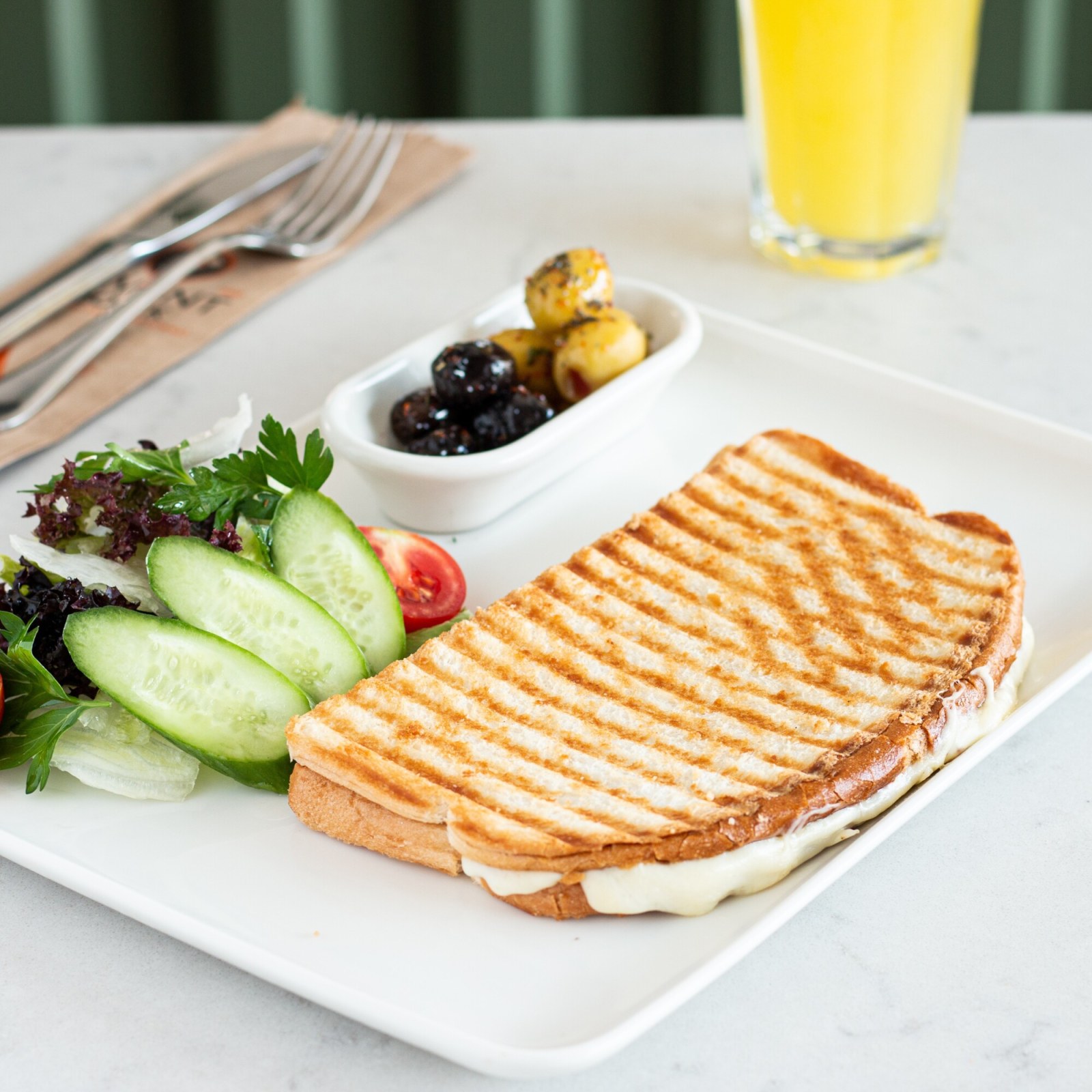 Ayvalık Ekmeğine Sucuklu Kaşarlı Tost