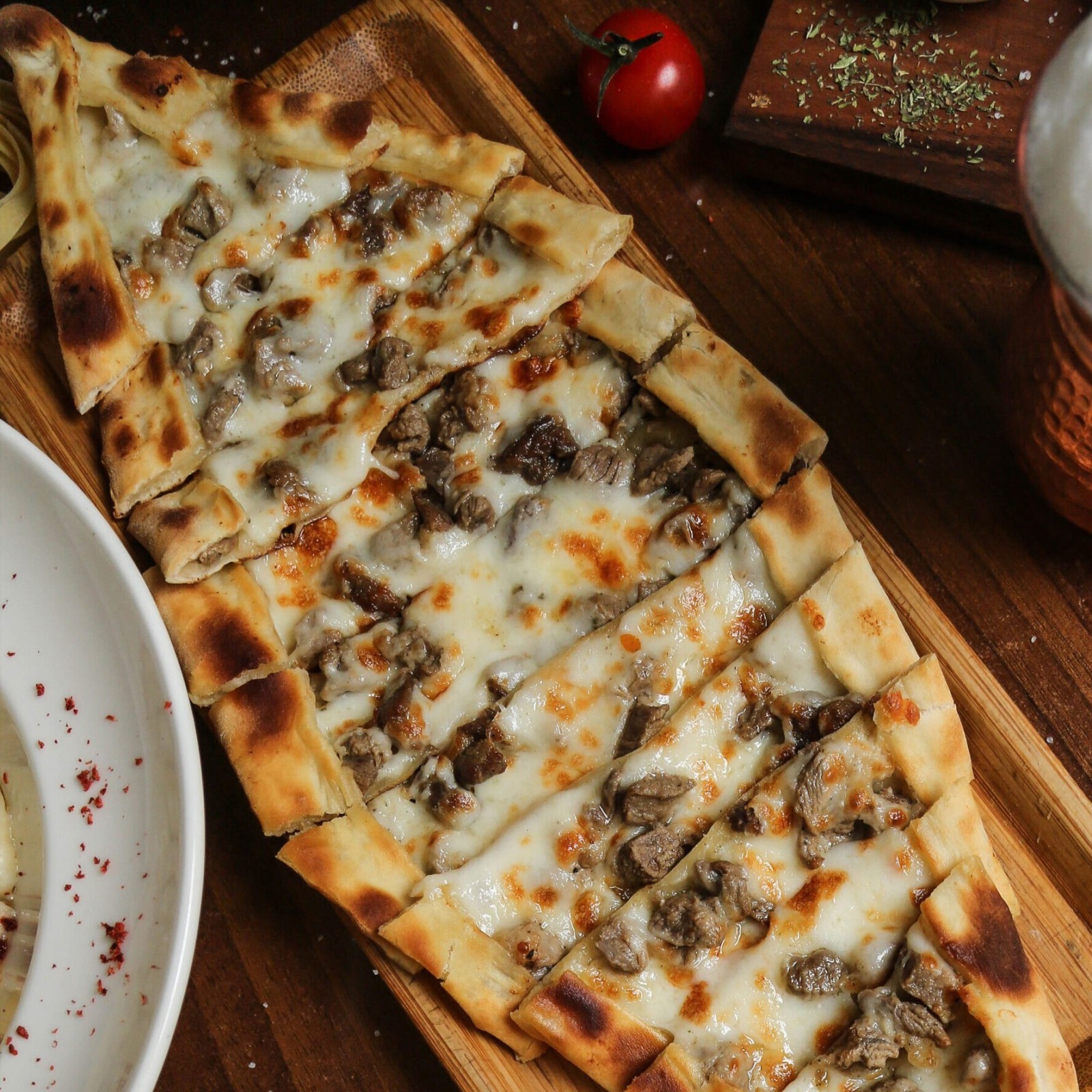 Kavurma Kaşarlı Pide