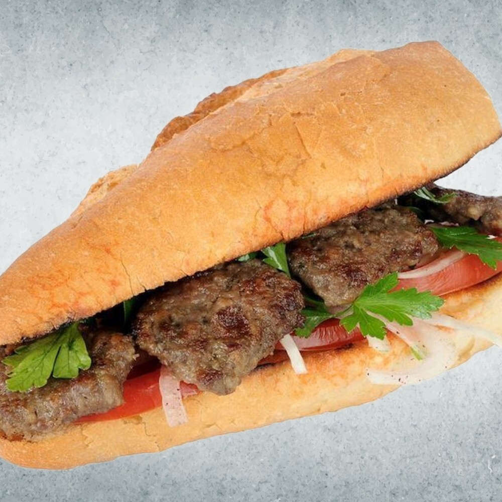 Yarım Ekmek Arası Kaşarlı Izgara Köfte