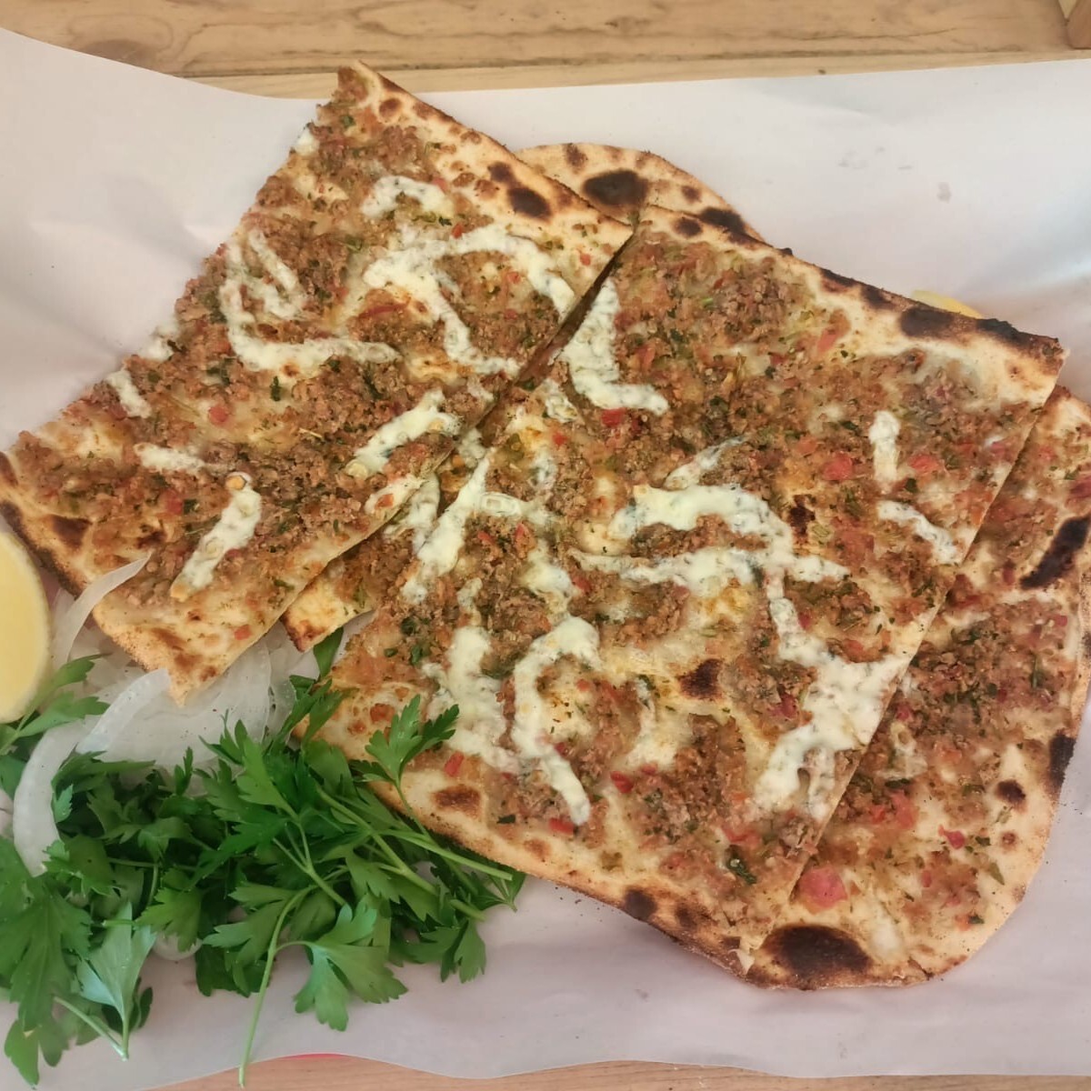 Kıymalı Kaşarlı Pide