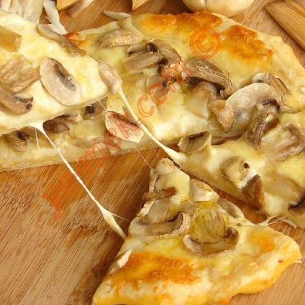 Mantarlı Kaşarlı Pide