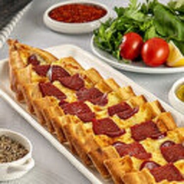 Kaşarlı Sucuklu Pide