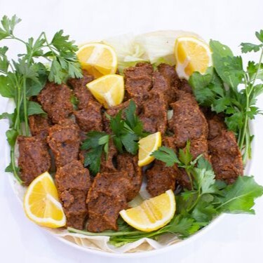 Çiğ Köfte (750 gr.) istege göre acılı acısız yapabiliriz yada karışık & 2 Adet Coca-Cola (33 cl.)