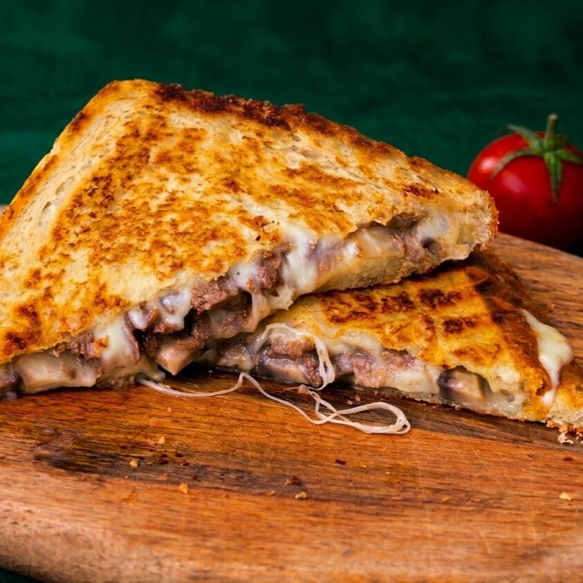 Kavurmalı Kaşarlı Tost