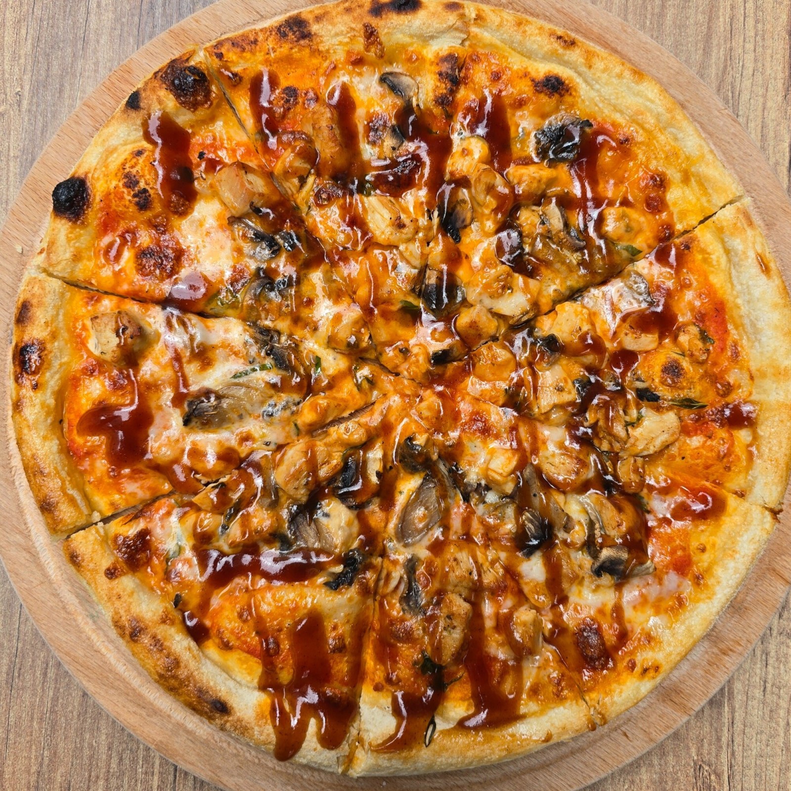BBQ Tavuklu Pizza (30 Cm.) + Coca-Cola (33 cl.)