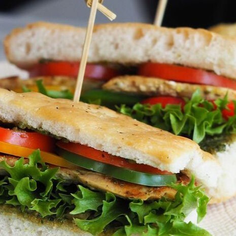 Pesto Soslu Sandviç