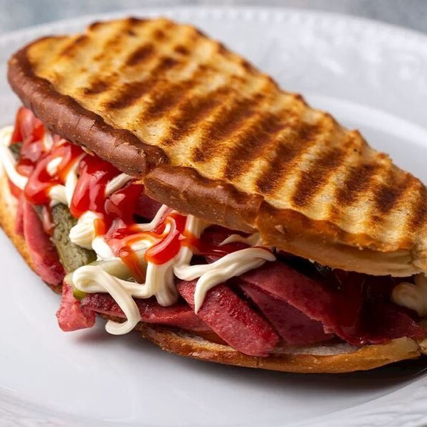Süper Ayvalık Tost Kavurmalı