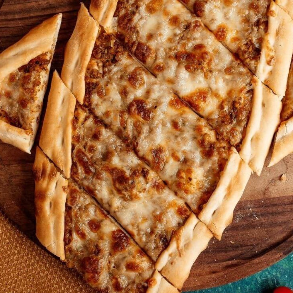 Kıymalı Kaşarlı Pide