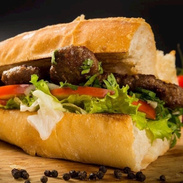 Yarım Ekmek Arası Köfte