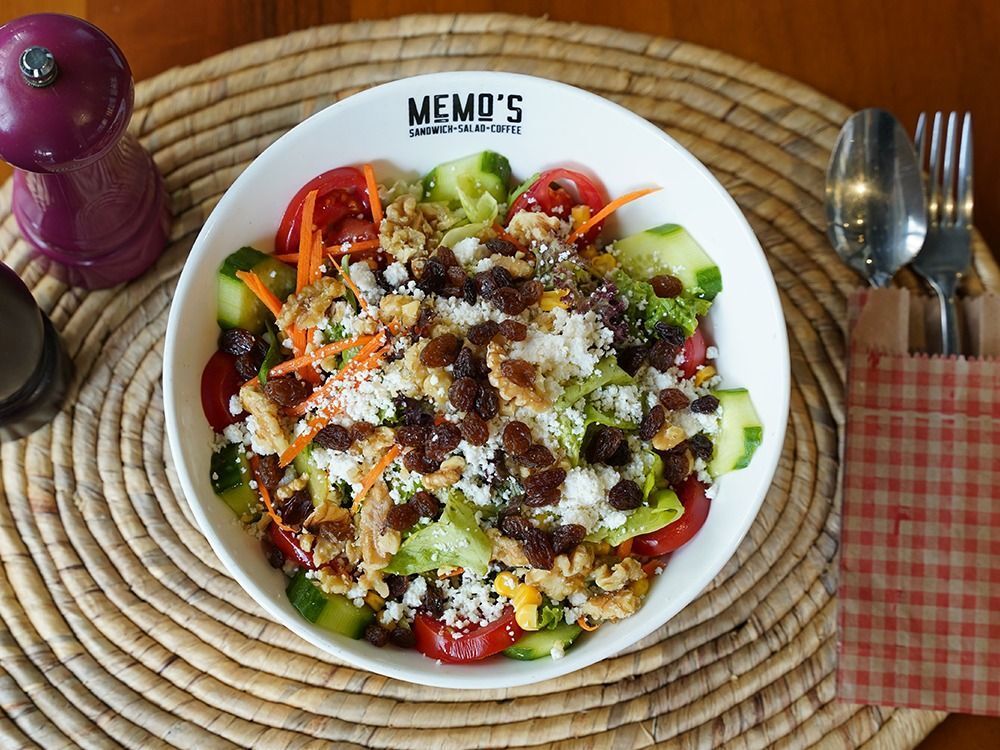 Lor Peynirli Kuru Üzümlü Cevizli Salata