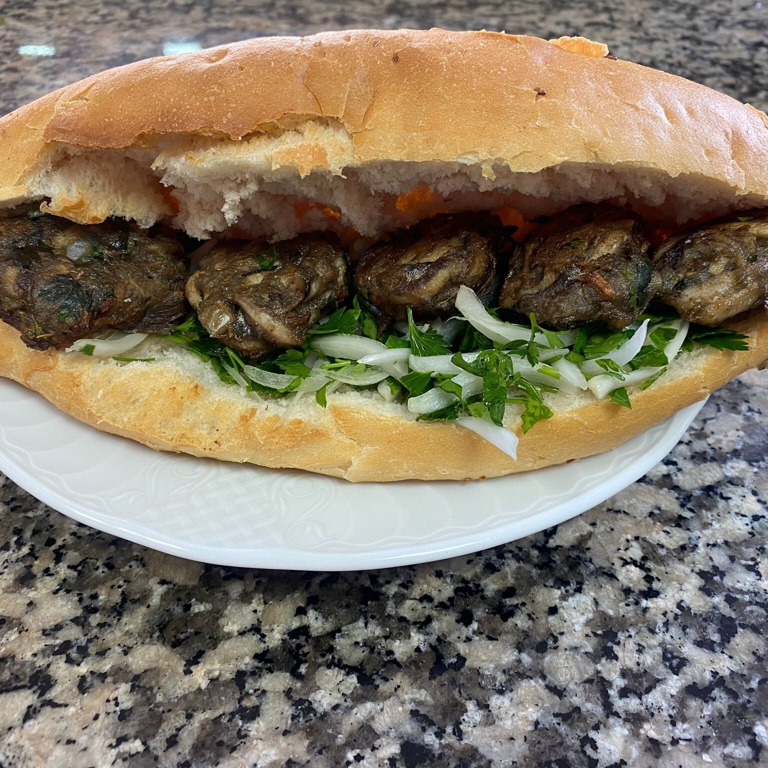 Ekmek Arası Hamsi Köftesi