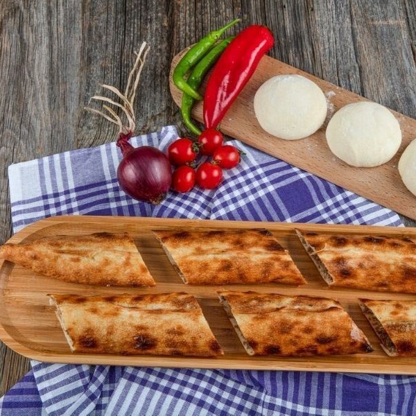 Kavurmalı Kaşarlı Bafra Pidesi