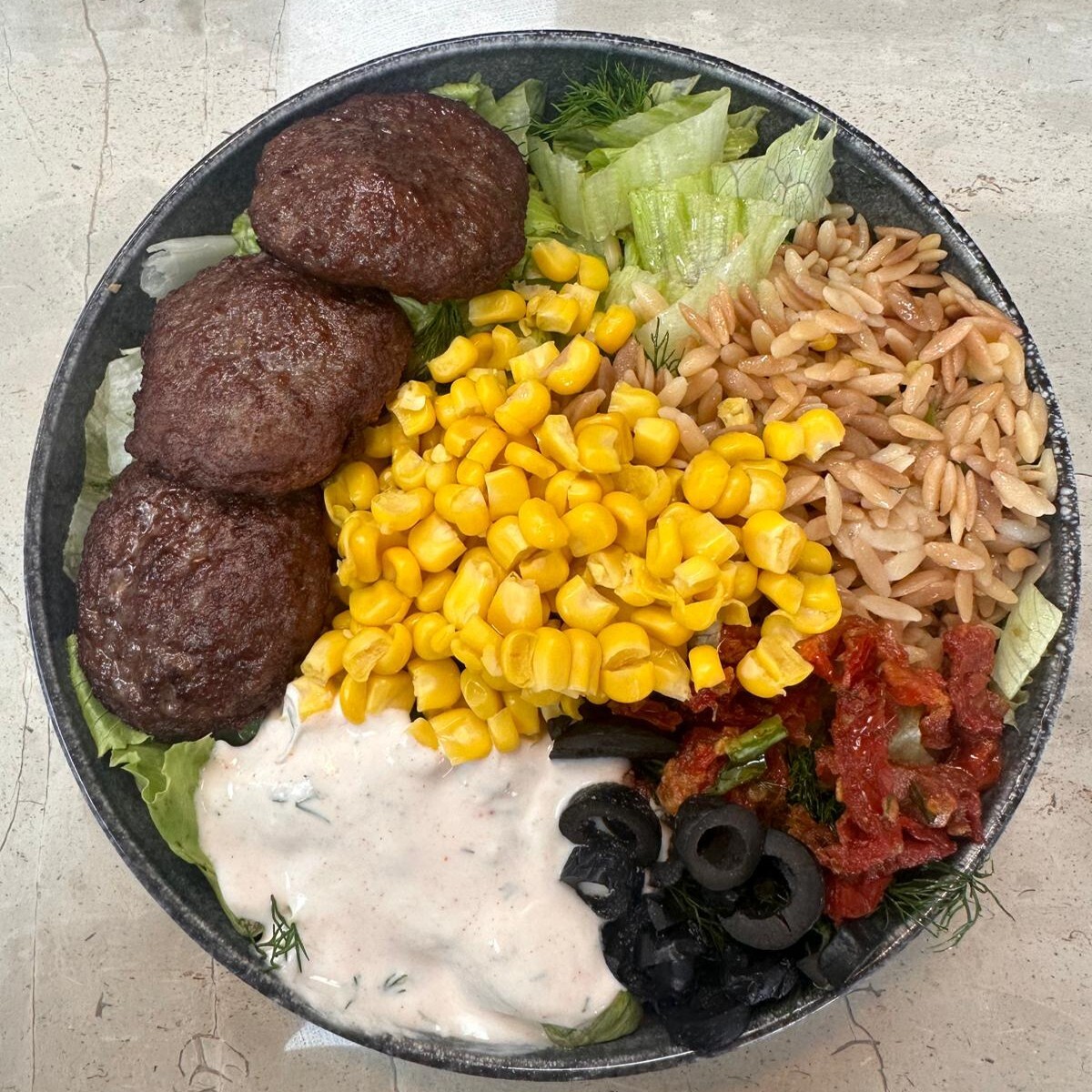 Köfteli Salata +coca cola 330ml