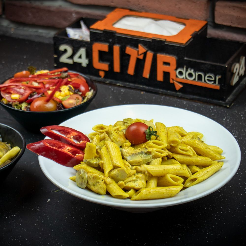 Köri Soslu Tavuklu Penne
