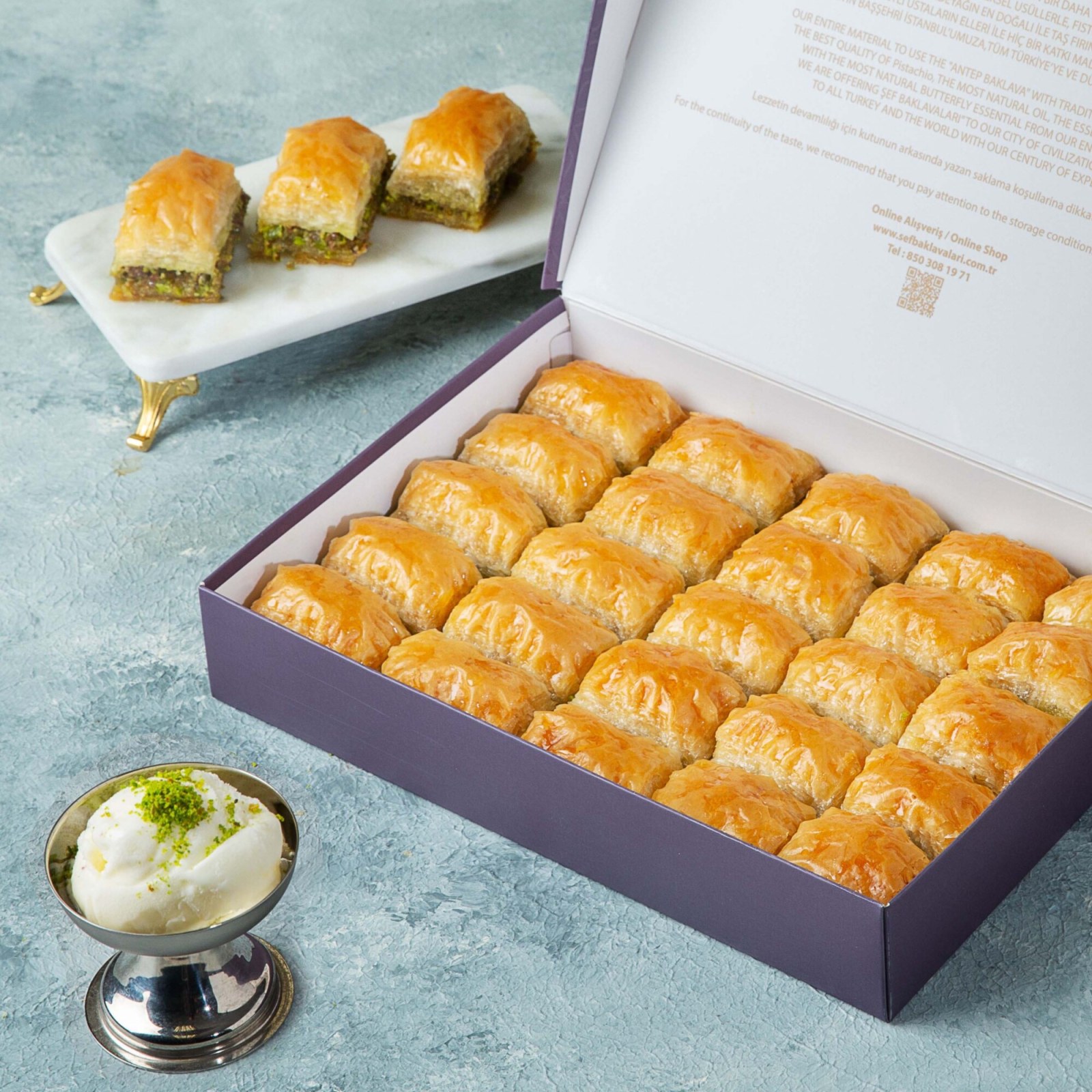 1 Kg Fıstıklı Baklava + 480 Gr Sade Dondurma