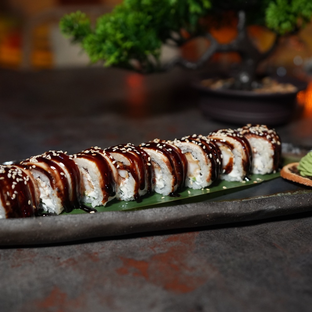 Red Dragon Rolls (8 Pcs)