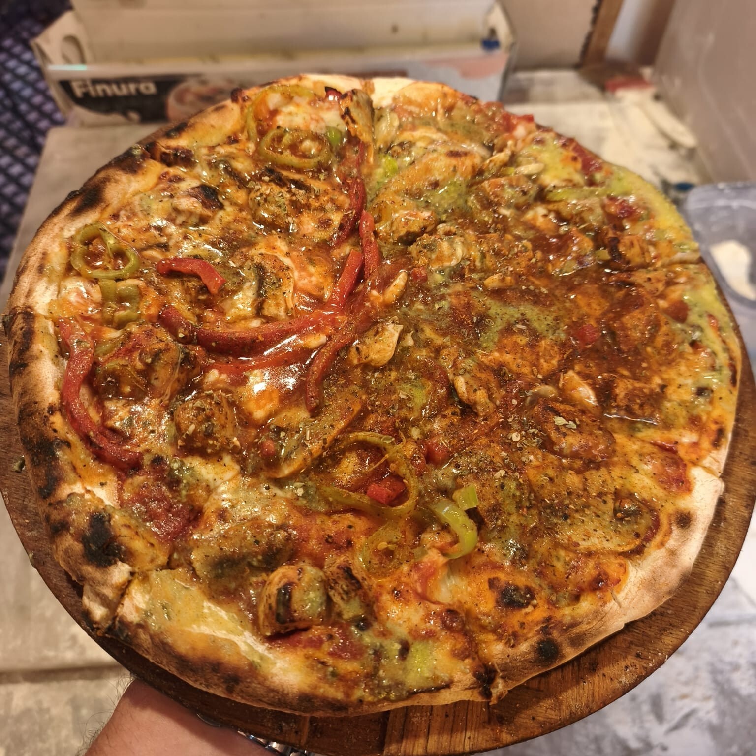 Acılı Tavuklu Mantarlı Pizza
