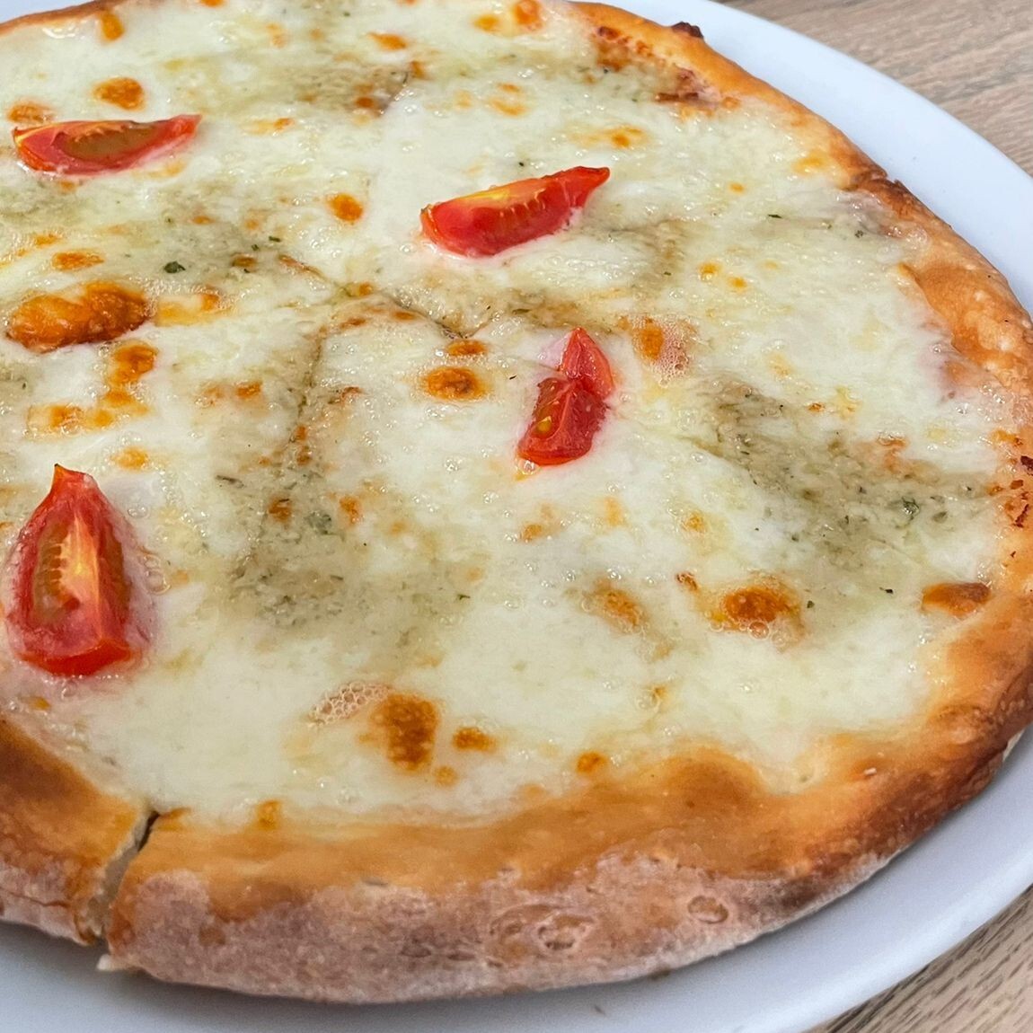 4 Peynirli Pizza / 4 Cheese Pizza (M)
