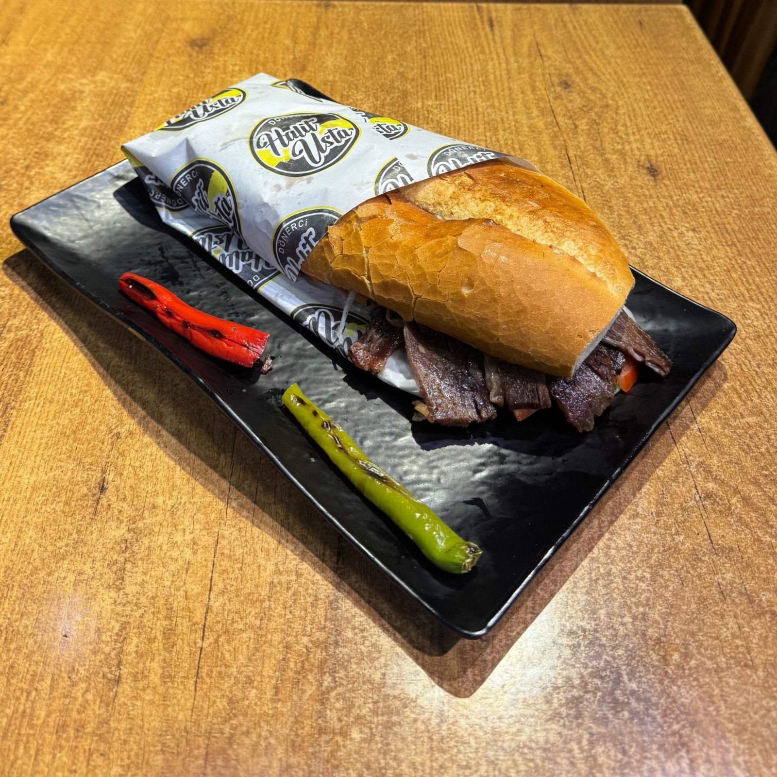 3/4 Ekmek Arası Et Döner + Coca-Cola (33 cl.)