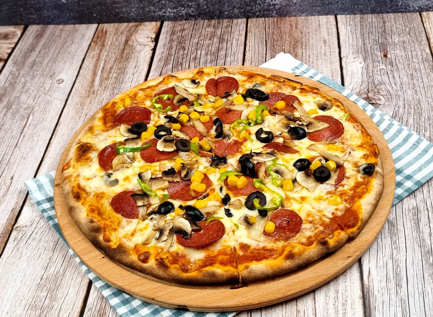Sucuklu Pizza
