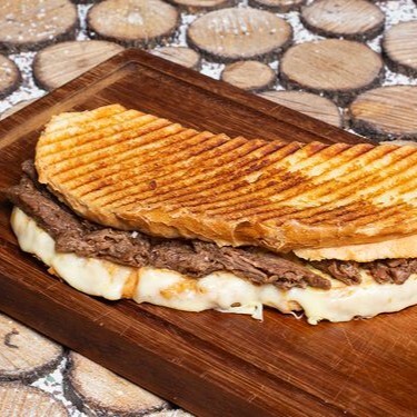 Yarım Ekmek Pastırmalı tost