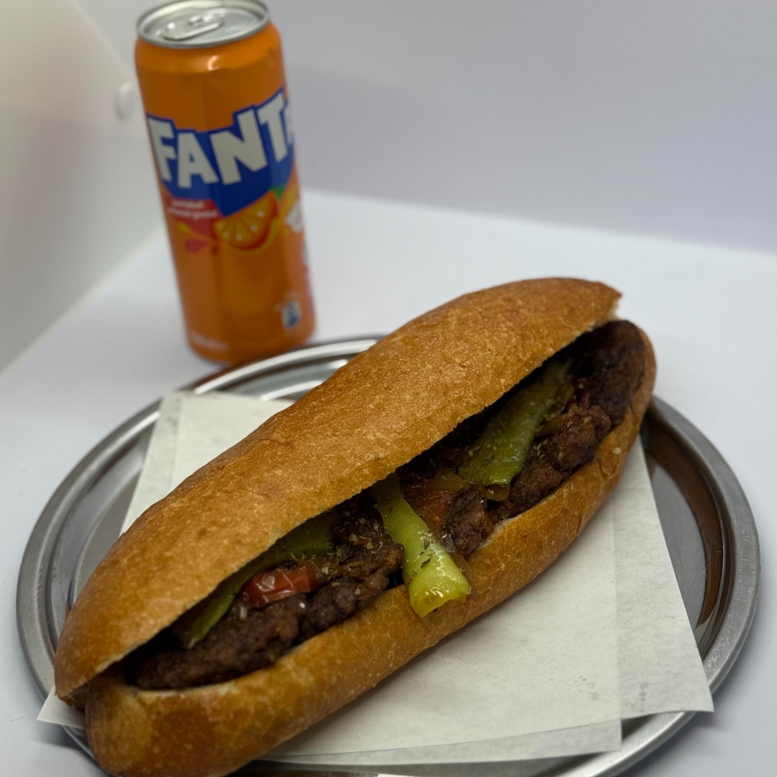 Ekmek Arası Köfte + Fanta (330 Ml)