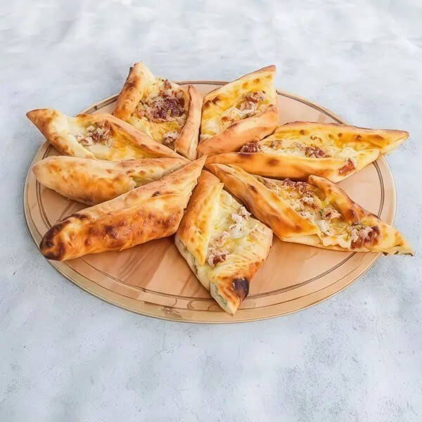Kaşarlı Sucuklu Pide