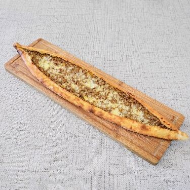 Kıymalı Domatesli Biberli Pide