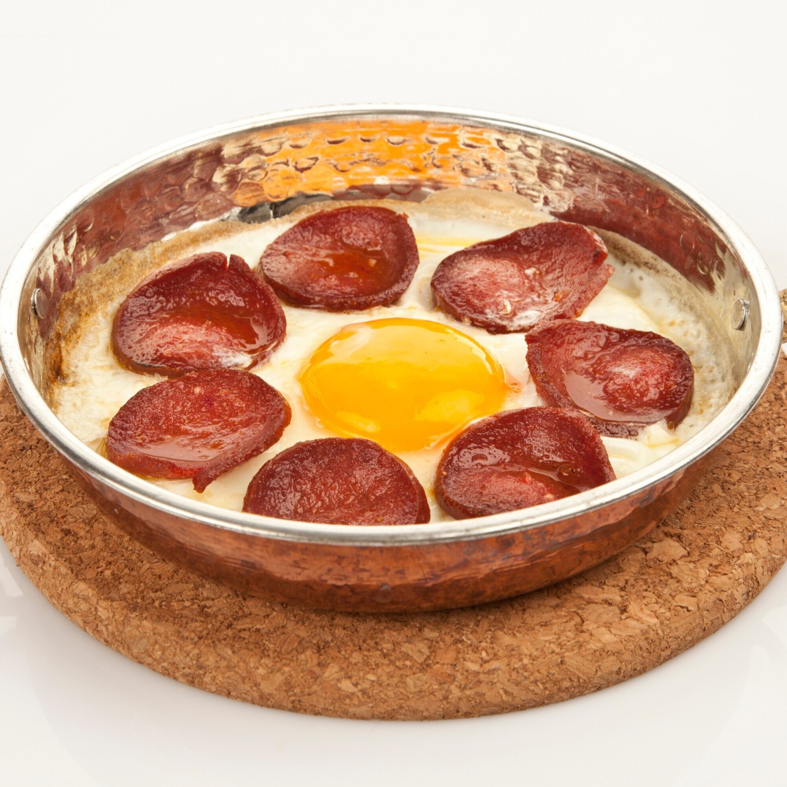 Sahanda Sucuklu Yumurta