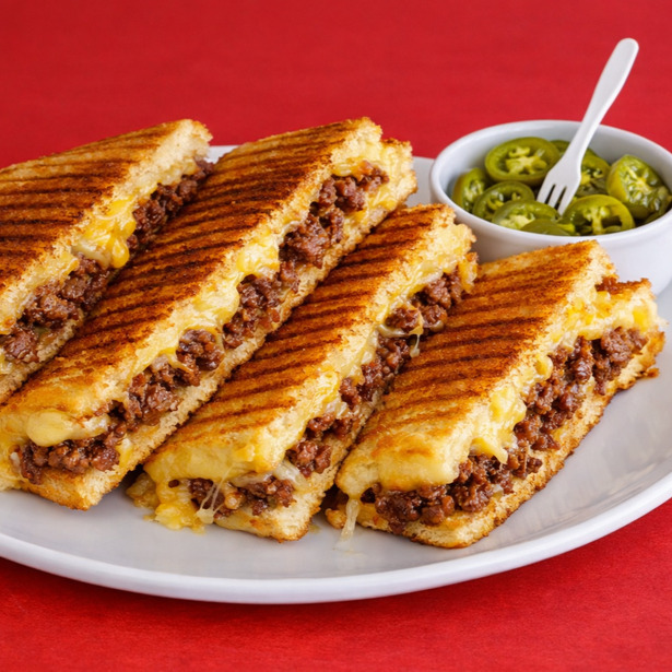 Kavurmalı Kaşarlı Yumurtalı Tost