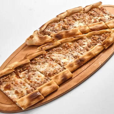 Kıymalı Kaşarlı Pide