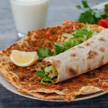 Lahmacun Menü (2 Adet + Ayran)