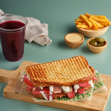 Ayvalık Tostu Ayvalık Tost Ekmeği Kaşar Sucuk Sosis Domates Salatalık Turşusu