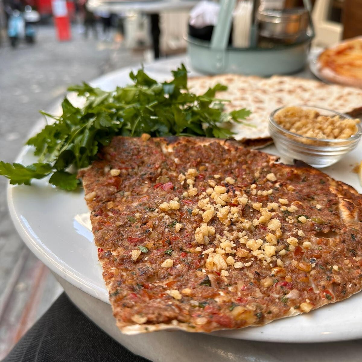 Forno'nun Özel Cevizli Lahmacunu (L)