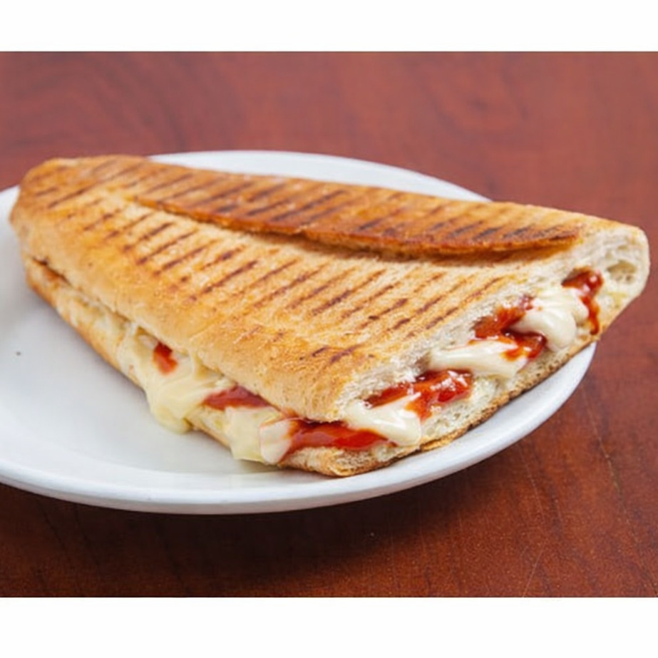 Yarım Kaşarlı Tost