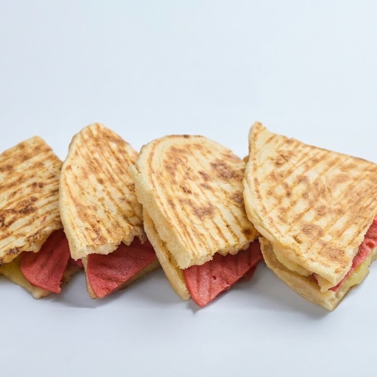 Bazlama Kaşar Salamlı Tost