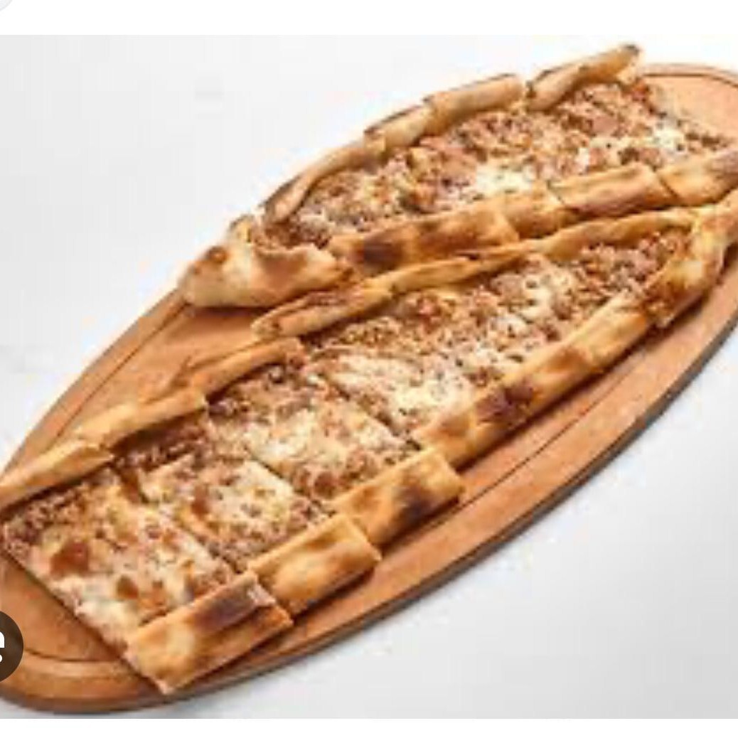Kıymalı Kaşarlı Pide