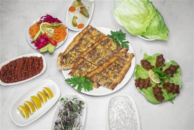 Kuşbaşılı Kaşarlı Pide