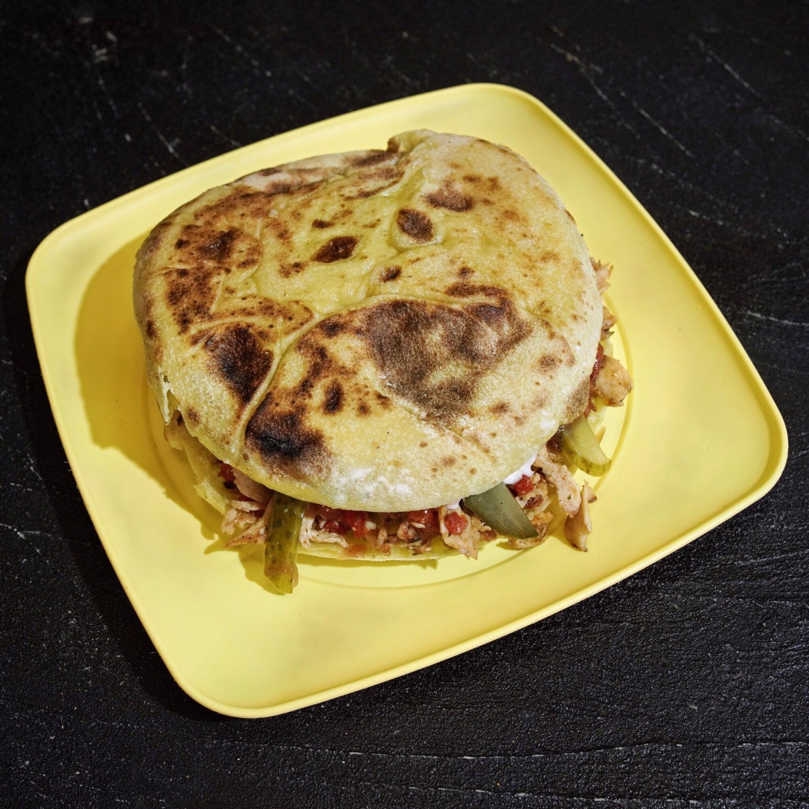 Bazlama Ekmeğine Kaşarlı Tavuk Döner (100 gr)