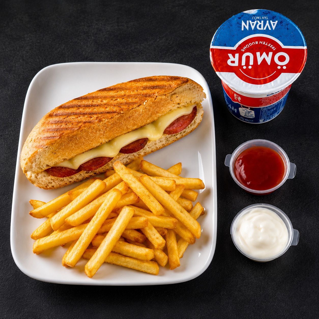Kaşarlı Sucuklu Yarım Ekmek Tost Menü