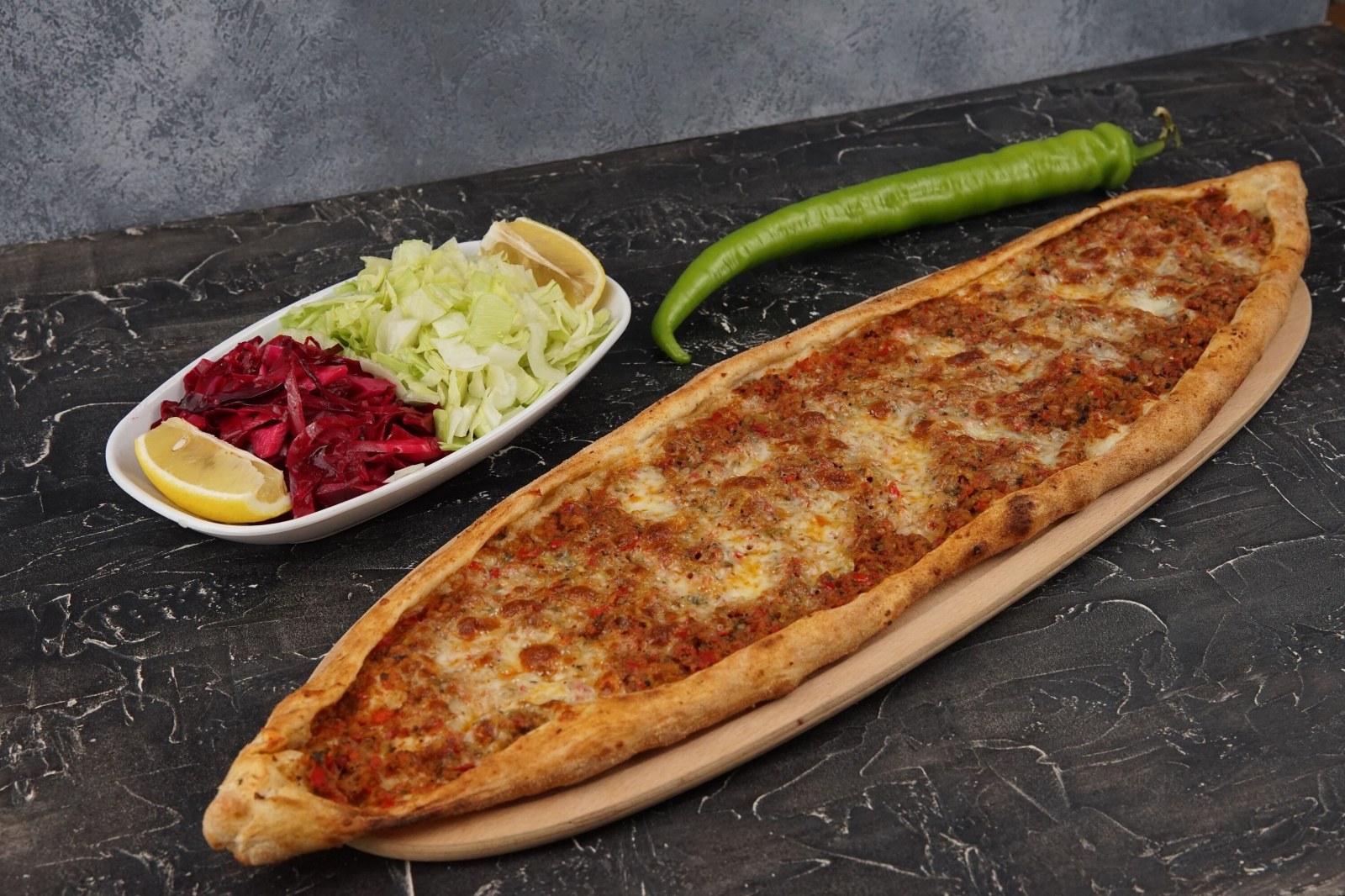 Kıymalı Kaşarlı Pide