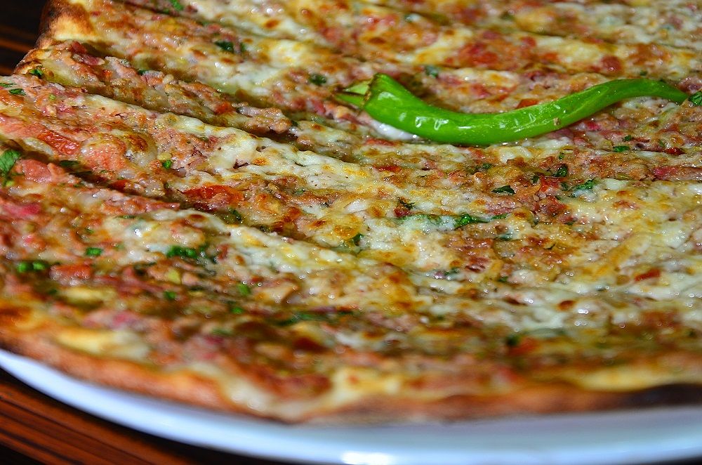 Kıymalı Kaşarlı Pide