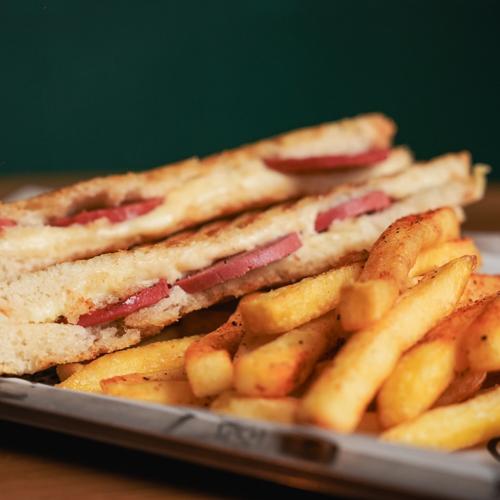 Sucuklu Tost