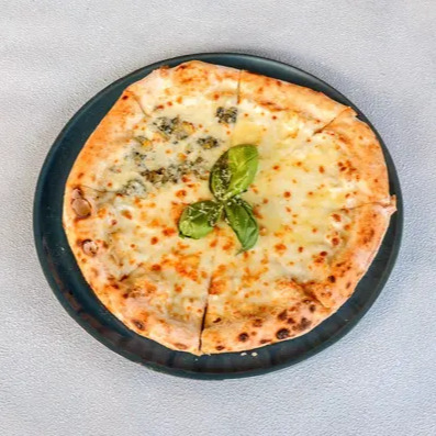 Dört Peynirli Pizza