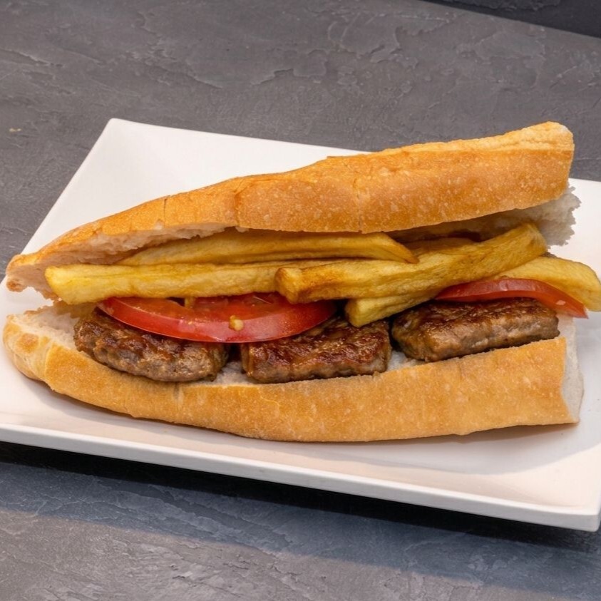 Yarım Ekmek Arası Köfte