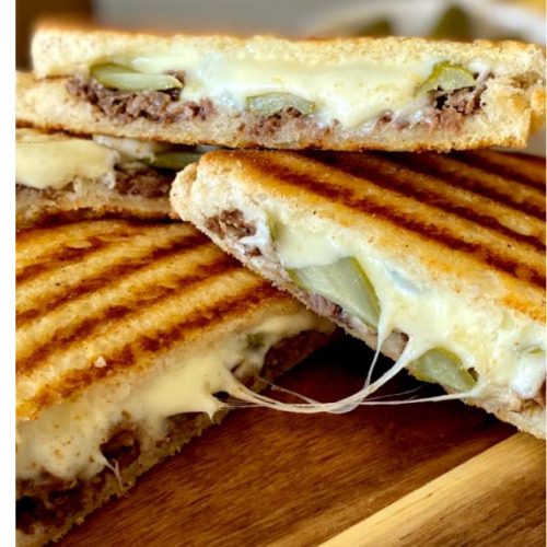 Kavurmalı Kaşarlı Tost